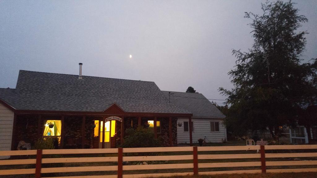 Rose Cottage Bed & Breakfast Valemount Exterior photo